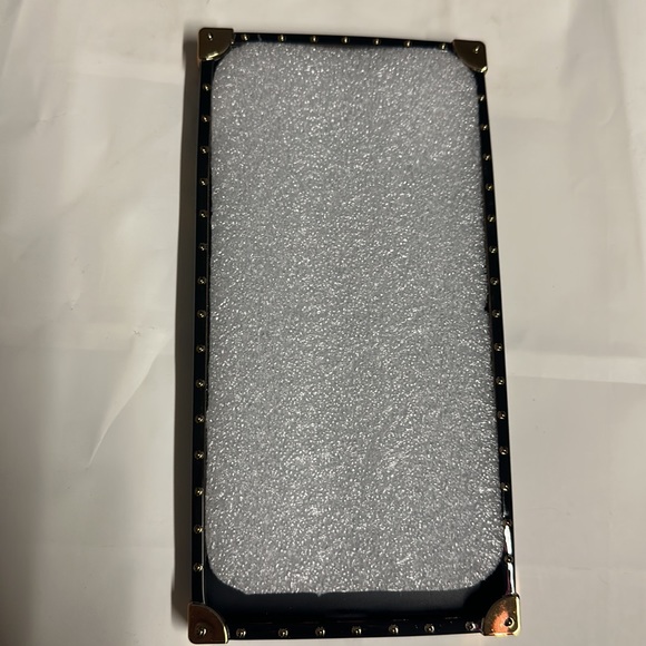 iPhone xs max case - free tempered glass - Picture 2 of 2